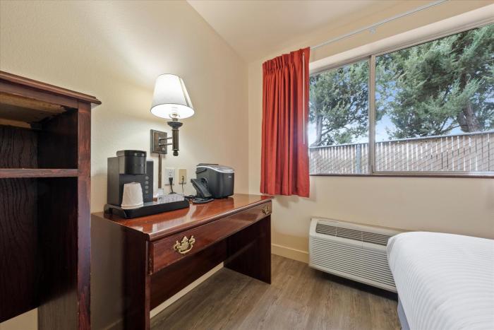 quincy inn and suites