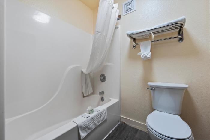quincy inn and suites