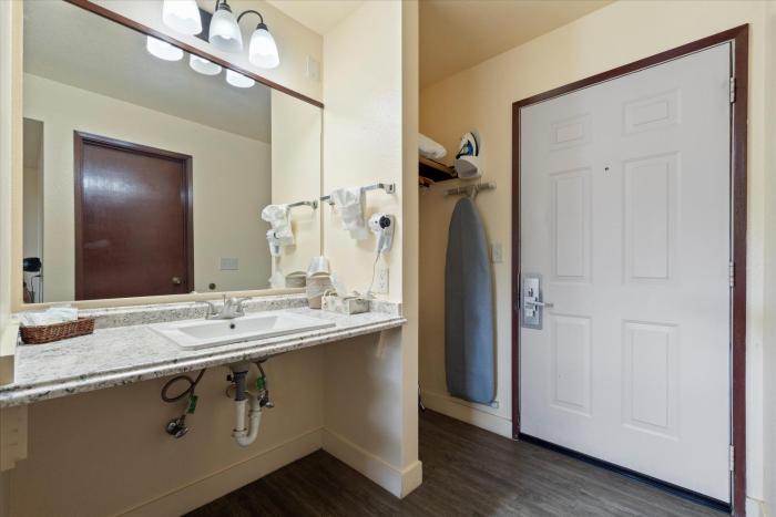 quincy inn and suites