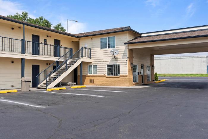 quincy inn and suites