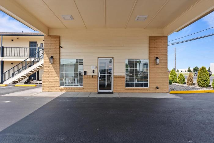 quincy inn and suites