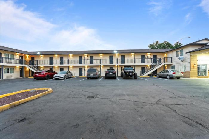 quincy inn and suites