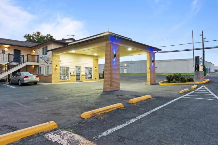 quincy inn and suites
