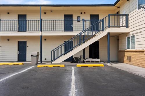 quincy inn and suites