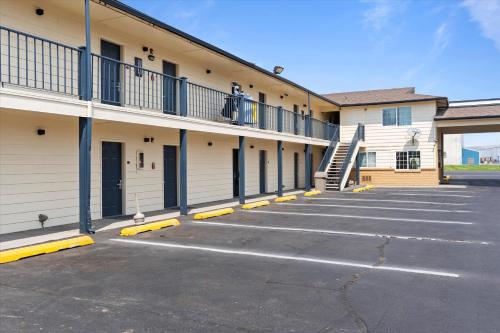 quincy inn and suites