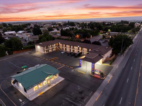 quincy inn and suites