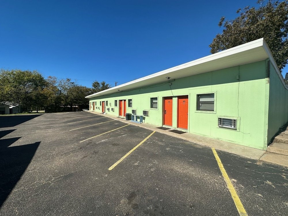 country inn giddings