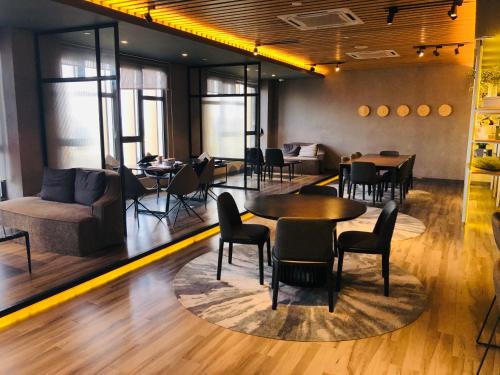 ceylonz suites bukit ceylon by roomy