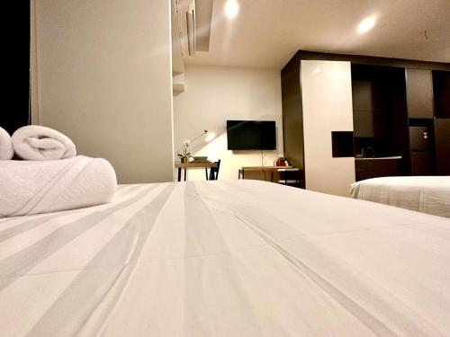ceylonz suites bukit ceylon by roomy