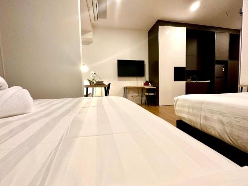 ceylonz suites bukit ceylon by roomy