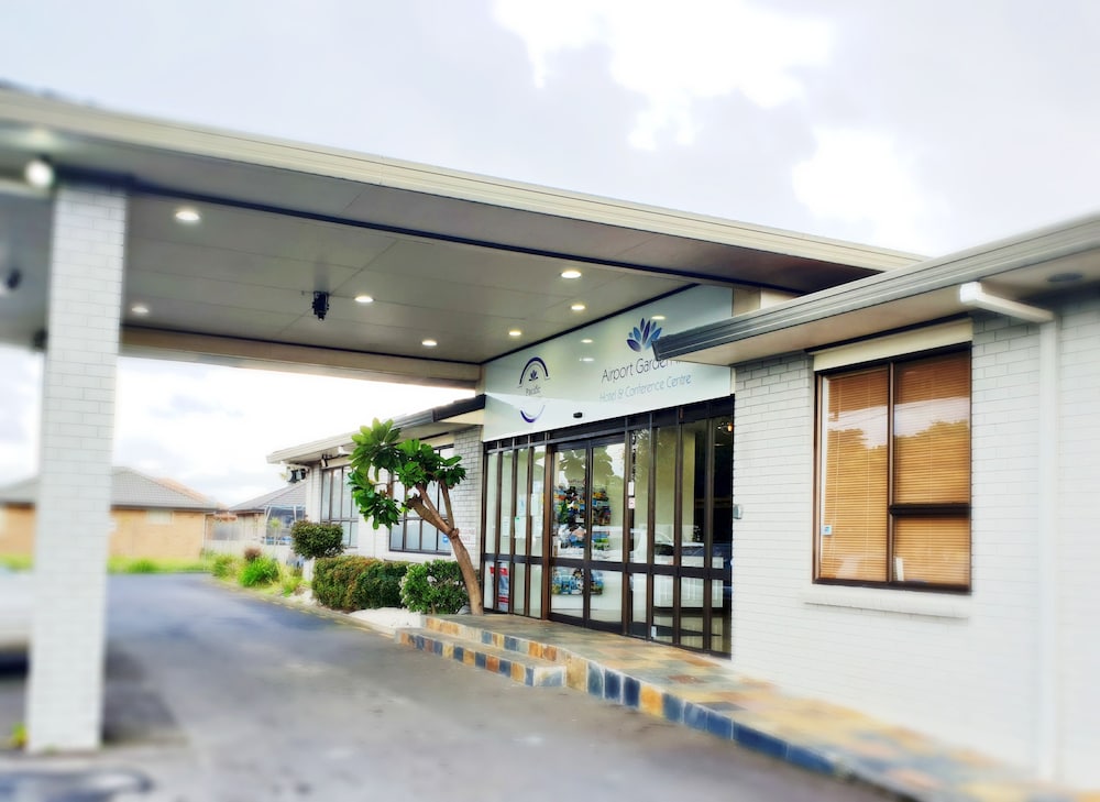 airport garden inn hotel