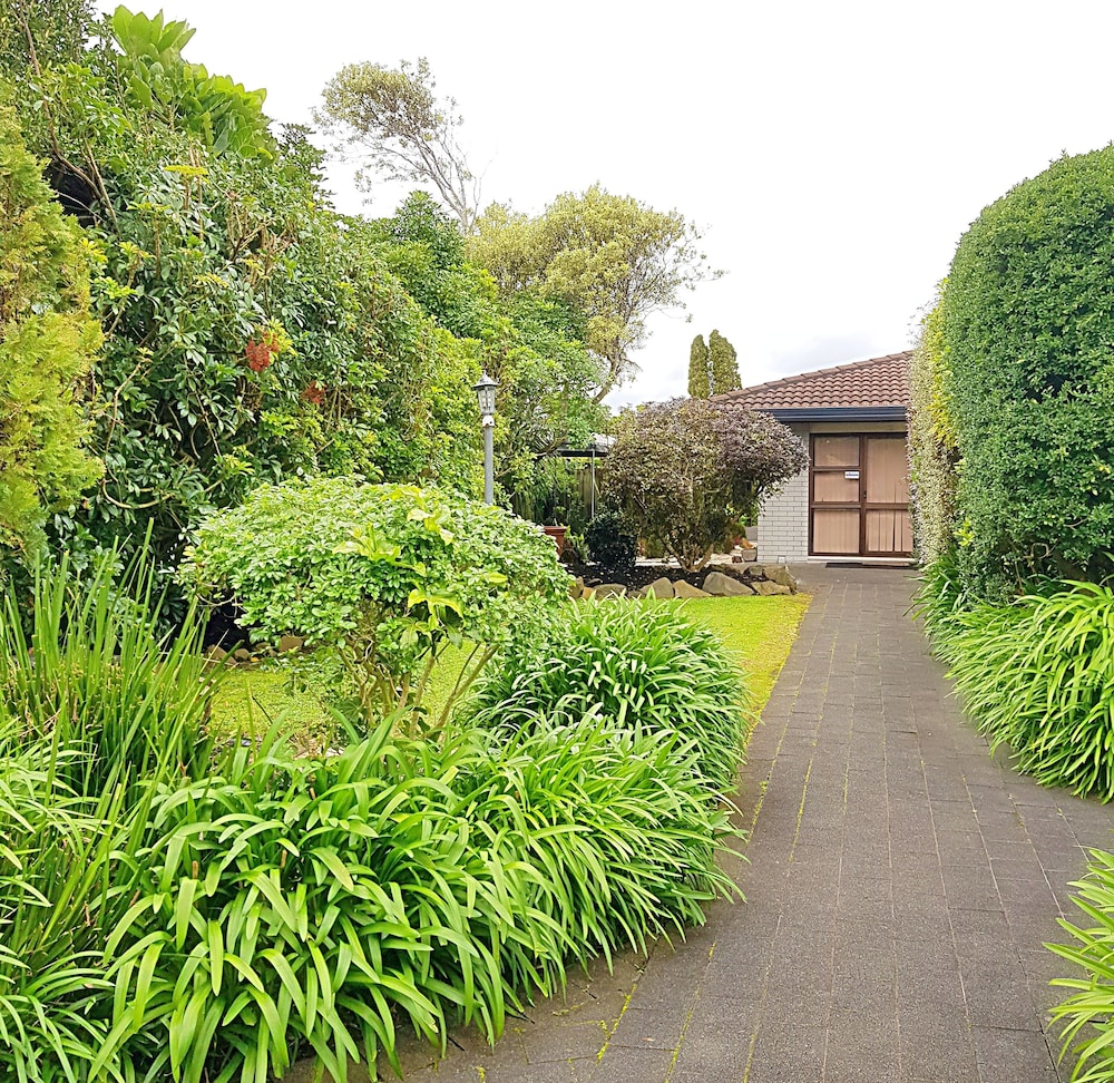 airport garden inn hotel