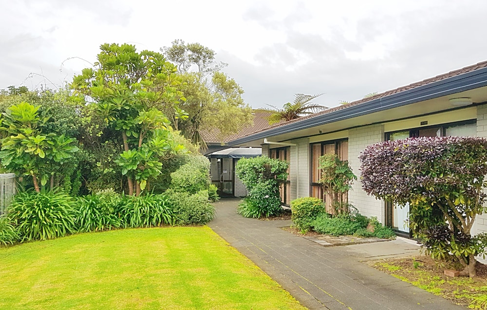 airport garden inn hotel