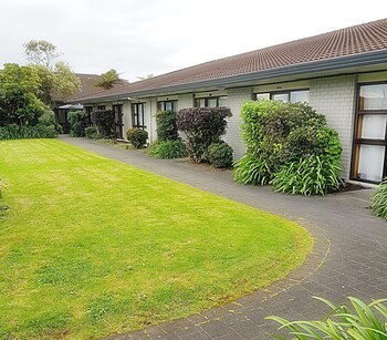 airport garden inn hotel