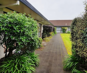 airport garden inn hotel