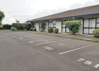 airport garden inn hotel