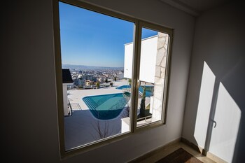 chateau linza resort