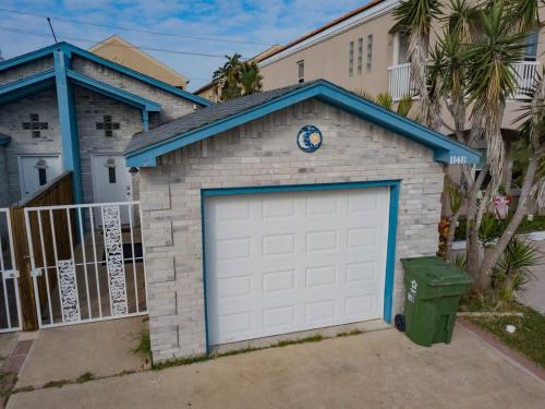 blue siren house