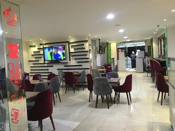 falcon pyramids inn