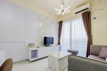 Restful And Comfy 2Br At Sky House Bsd Apartment By Tarvelio,,0 star