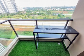 Restful And Comfy 2Br At Sky House Bsd Apartment By Tarvelio,,0 star