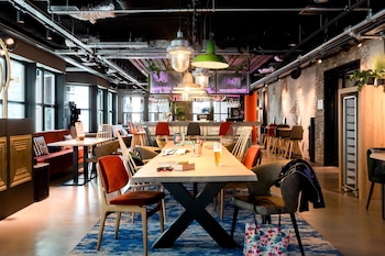 moxy the hague