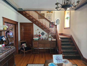 The Bissing House,,2 star