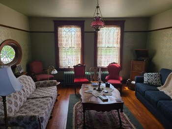 The Bissing House,,2 star