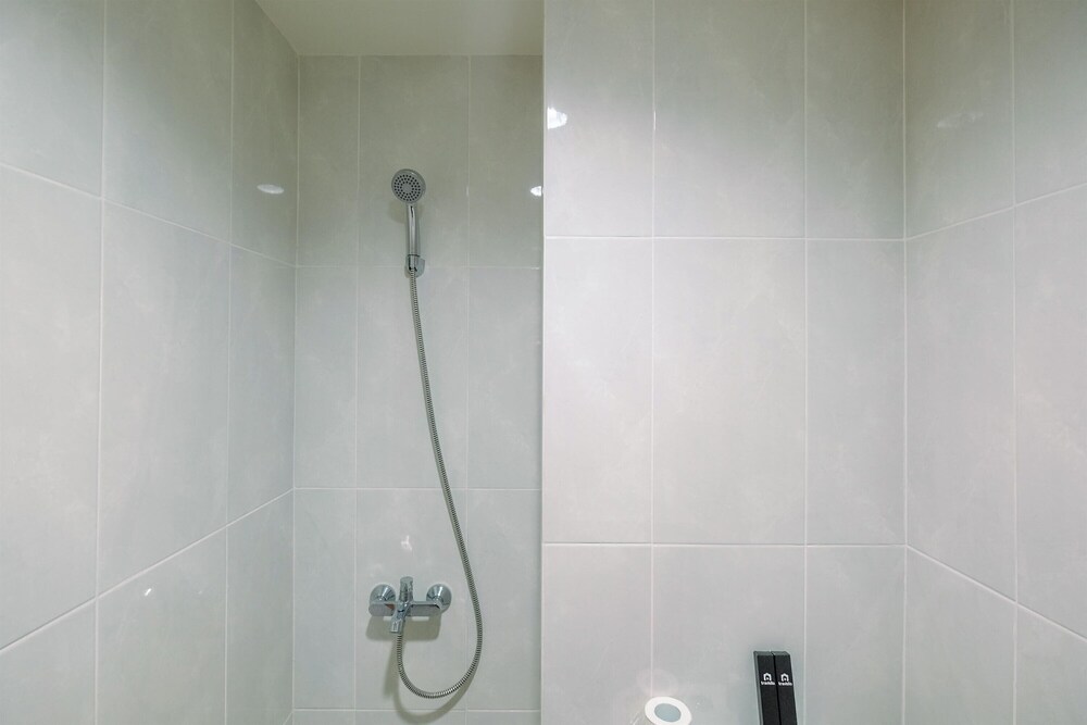 best deal and tidy studio at evenciio margonda apartment