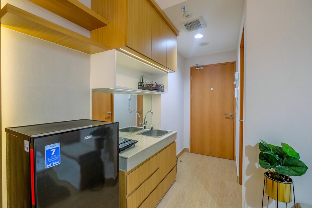 best deal and tidy studio at evenciio margonda apartment