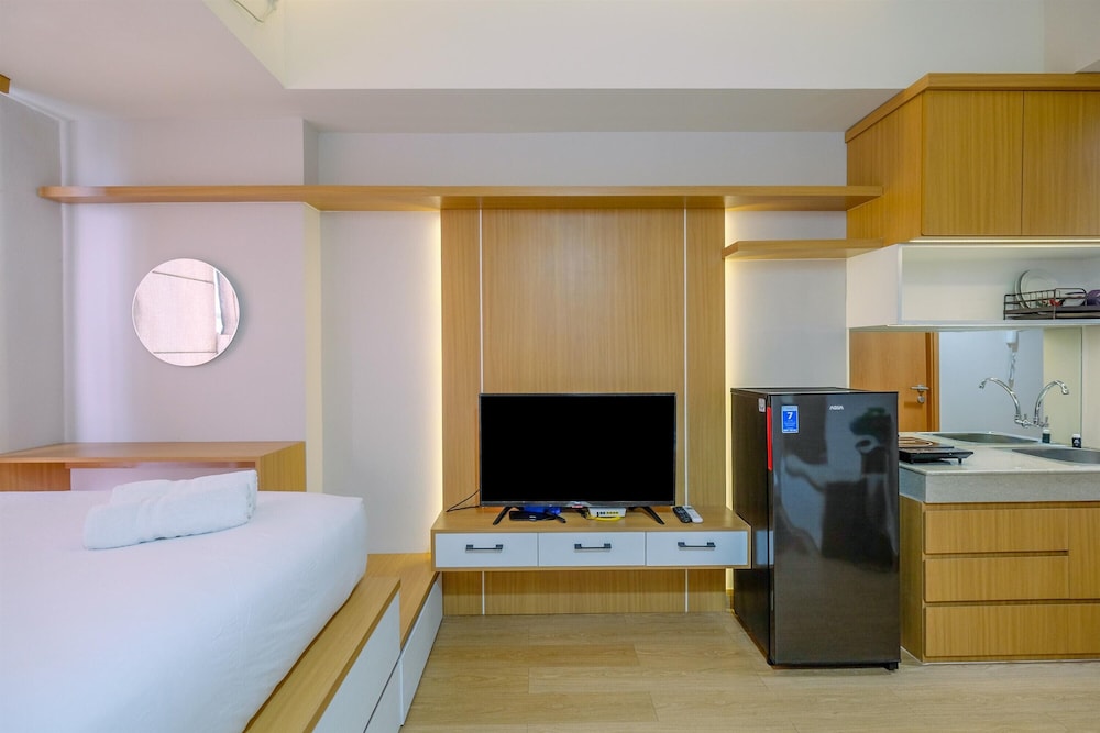 best deal and tidy studio at evenciio margonda apartment