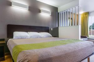 Studio 6 Alexandria, La,,2 star