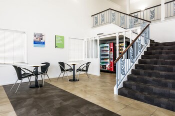 studio 6 alexandria la