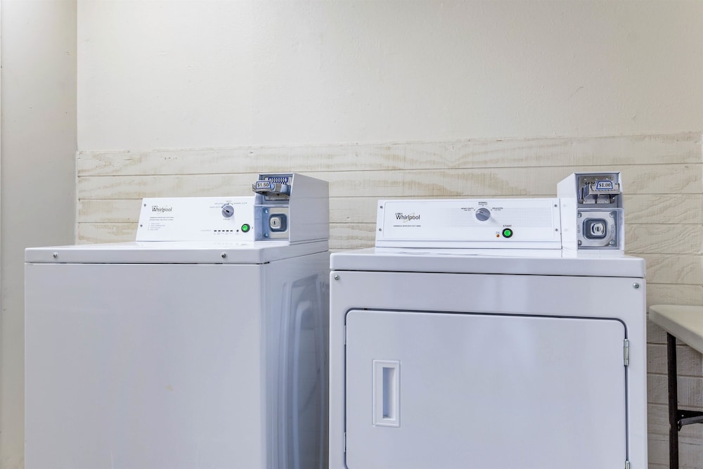 studio 6 alexandria la