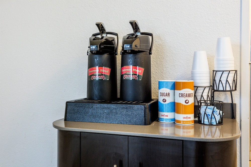 studio 6 alexandria la