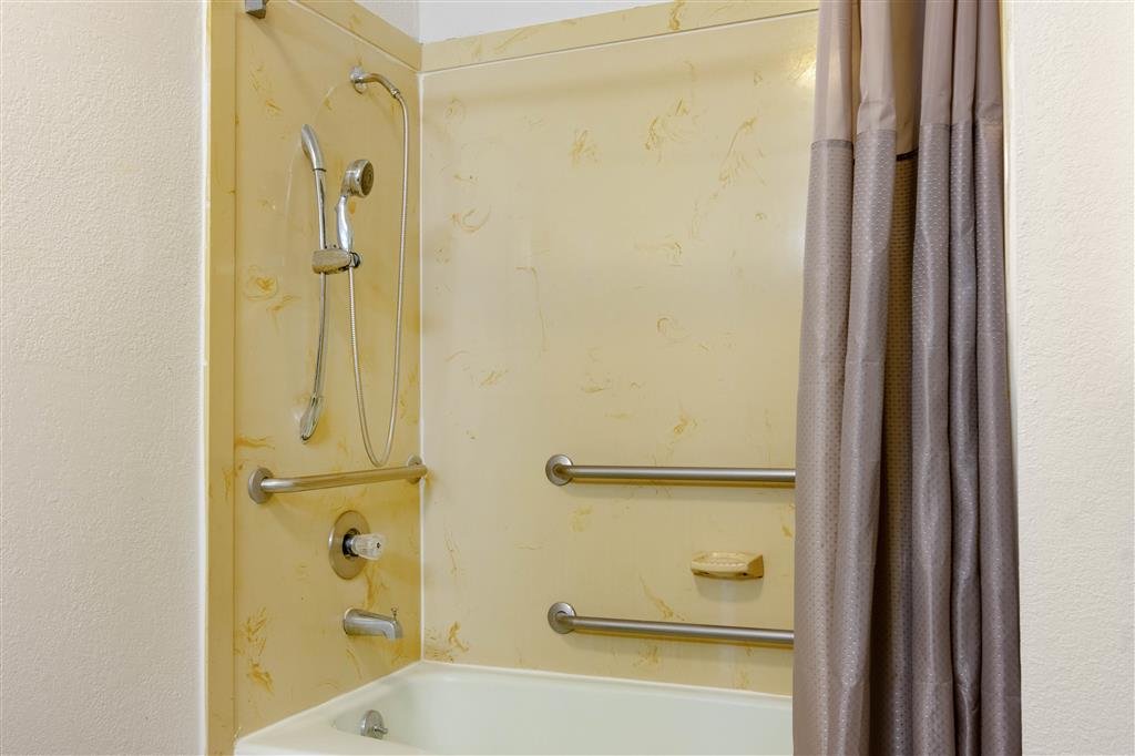 studio 6 alexandria la