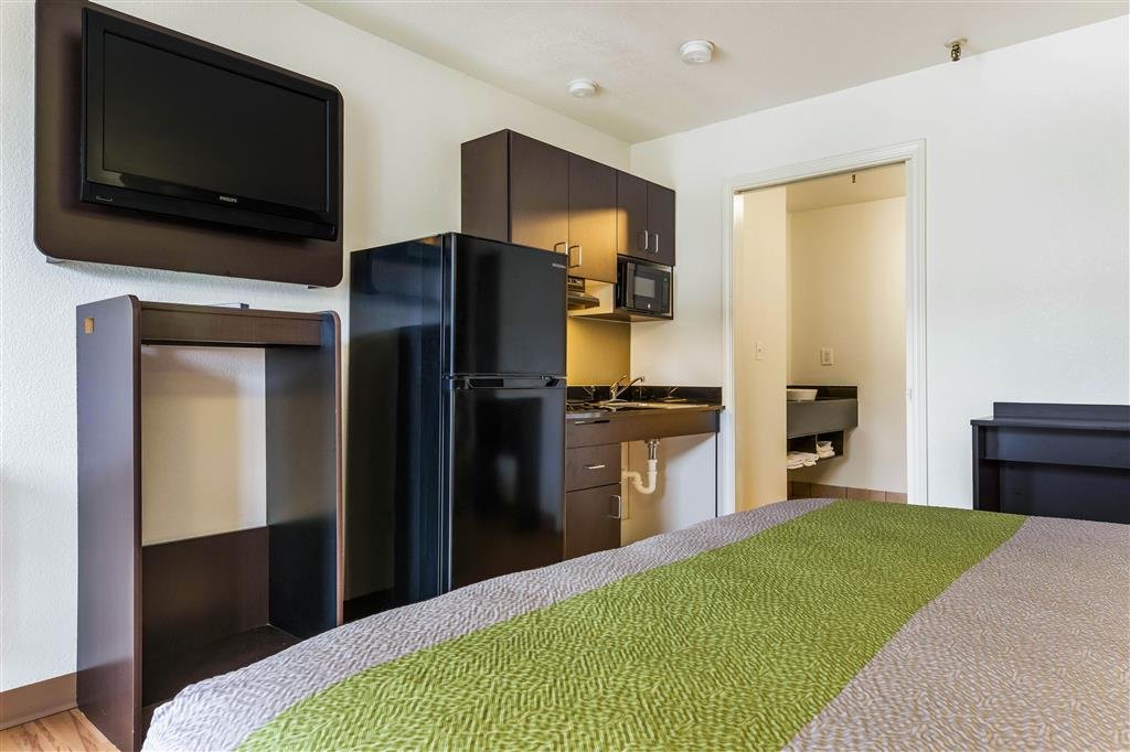 studio 6 alexandria la