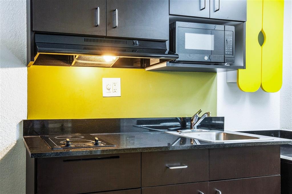 studio 6 alexandria la