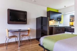 studio 6 alexandria la