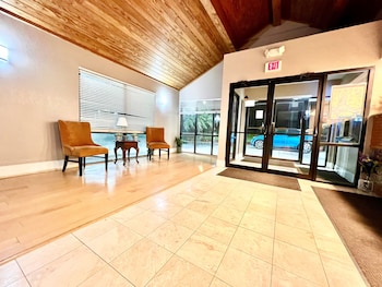 Bayou Inn & Suites,13155 Wintzell Ave,2 star