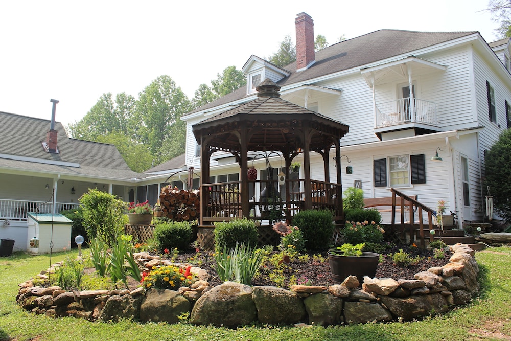 the sautee inn bed and breakfast