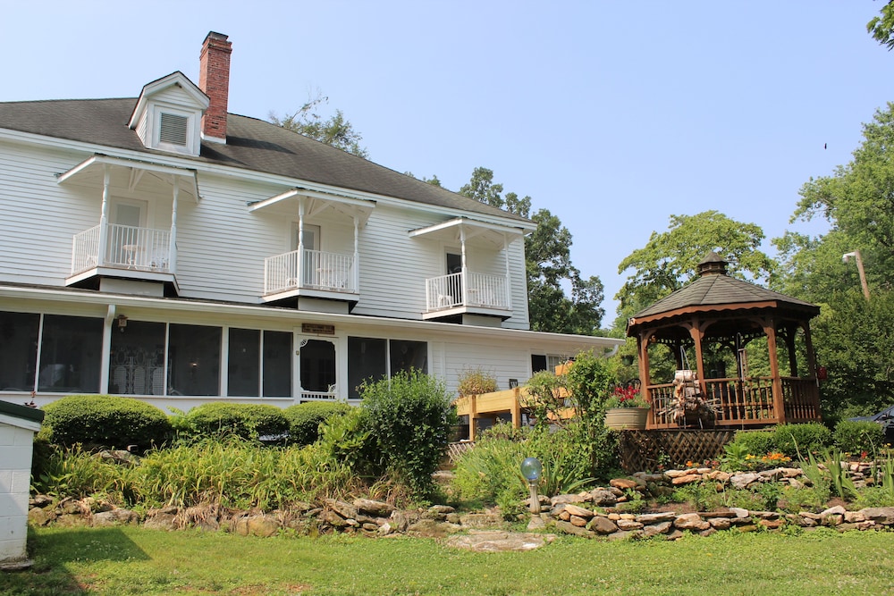 the sautee inn bed and breakfast