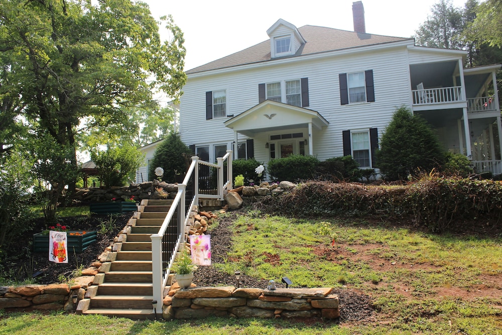 the sautee inn bed and breakfast