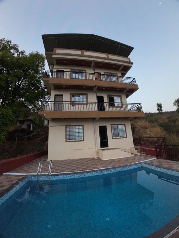 Royal Palace Panchgani,Royal Palace, Near National School, Godavali, Panchgani, Maharashtra 412805,3 star