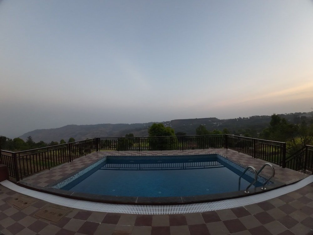 Royal Palace Panchgani,Royal Palace, Near National School, Godavali, Panchgani, Maharashtra 412805,3 star