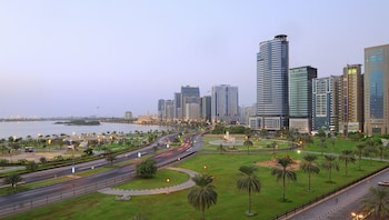 al majaz premiere hotel apartments