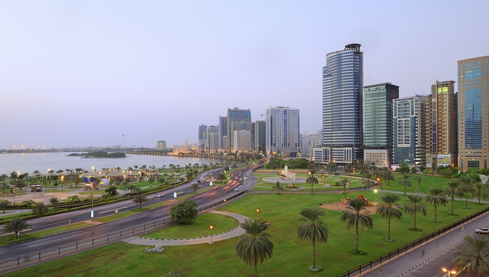 al majaz premiere hotel apartments