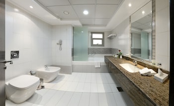 al majaz premiere hotel apartments