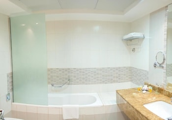 al majaz premiere hotel apartments