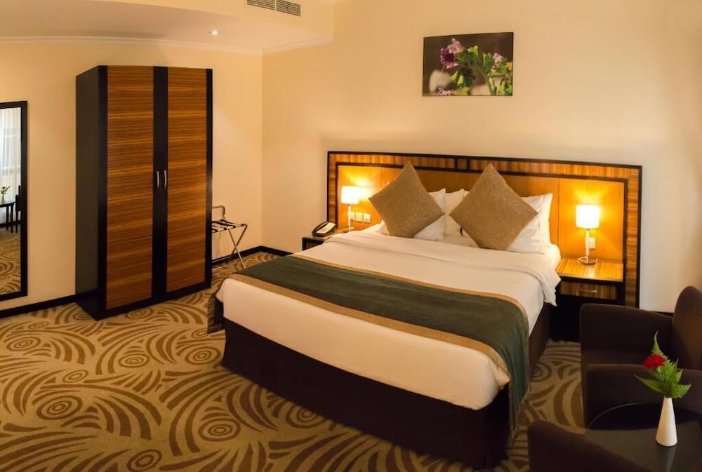 al majaz premiere hotel apartments